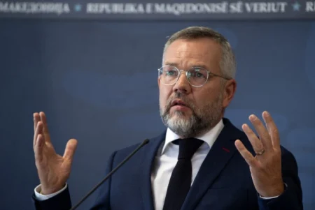 Predsjednik Odbora Bundestaga traži obustavu pregovora sa Srbijom nakon sahrane Mladića