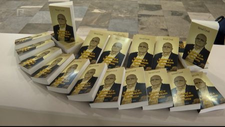 Čanak predstavio „Kupleraj u balkanskom lavirintu: O politici, podjelama i apsurdima Balkana Čanak predstavio „Kupleraj u balkanskom lavirintu: O politici, podjelama i apsurdima Balkana