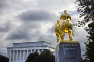 Od trijumfalne kapije do bunkera, Trumpova graditeljska ostavština postaje arhitektonska katastrofa