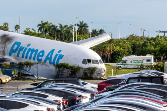 Pet osoba poginulo u nesreći teretnog aviona kompanije Amazon Air u Miamiju Pet osoba poginulo u nesreći teretnog aviona kompanije Amazon Air u Miamiju