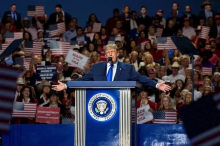 Trump nudi 5.000 dolara svakom Amerikancu ako republikanci pobijede na međuizborima