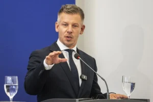 Mađarski premijer najavio ukidanje ograničenja za usvajanje djece istopolnim parovima