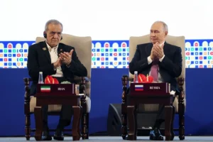 Pezeshkian: Iran i Oman uspostavit će zajedničku plovnu rutu kroz Hormuški moreuz