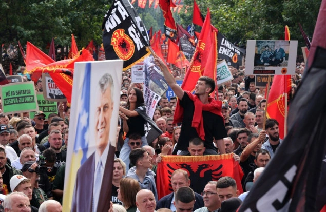 U Prištini održan masovni protest podrške bivšim liderima OVK-a U Prištini održan masovni protest podrške bivšim liderima OVK-a