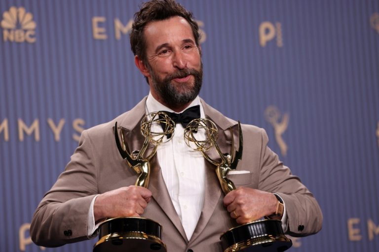 Matthew Rhys ispisao historiju Emmyja: Prvi glumac koji je iste godine osvojio dvije glavne nagrade za različite serije Matthew Rhys ispisao historiju Emmyja: Prvi glumac koji je iste godine osvojio dvije glavne nagrade za različite serije