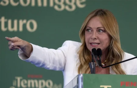 „Stvara vanrednu situaciju koja ne postoji: Meloni na udaru kritika zbog novih pravila u školama „Stvara vanrednu situaciju koja ne postoji: Meloni na udaru kritika zbog novih pravila u školama