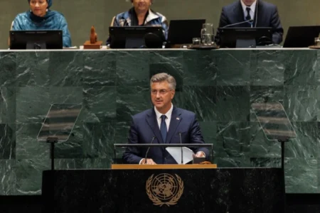 Plenković: Vučić nastavlja s neutemeljenom kampanjom protiv Hrvatske umjesto da se pospe pepelom Plenković: Vučić nastavlja s neutemeljenom kampanjom protiv Hrvatske umjesto da se pospe pepelom