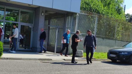 Bućan i ostali: Čuvar ga prislonio uz zid i udarao palicom