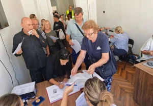 Građani širom Srbije u dugim redovima za potpis podrške Studentskoj listi, predaja RIK-u očekuje se sutra