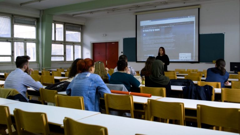 Učenje o ratu u BiH između zastarjelih udžbenika i sudski utvrđenih činjenica