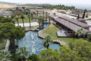 Pamukkale spaja prirodna čuda s drevnom baštinom u zapadnoj Turskoj
