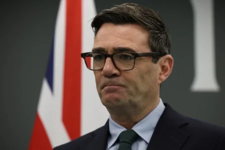 Andy Burnham želi ukidanje zabrane konzumiranja alkohola na fudbalskim utakmicama Andy Burnham želi ukidanje zabrane konzumiranja alkohola na fudbalskim utakmicama