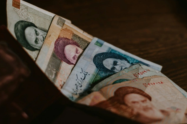 Iranski rijal pao na rekordno nizak nivo; cijene hrane porasle više od 128 posto Iranski rijal pao na rekordno nizak nivo; cijene hrane porasle više od 128 posto