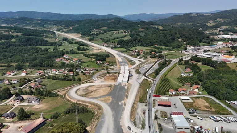 Šteta za Autoceste veća od 2,5 miliona KM: POSKOK podigao optužnicu protiv četiri osobe zbog eksproprijacije zemljišta Šteta za Autoceste veća od 2,5 miliona KM: POSKOK podigao optužnicu protiv četiri osobe zbog eksproprijacije zemljišta