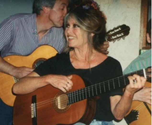 Lične stvari Brigitte Bardot na aukciji dostigle gotovo milion eura: Neki predmeti višestruko premašili procjene Lične stvari Brigitte Bardot na aukciji dostigle gotovo milion eura: Neki predmeti višestruko premašili procjene