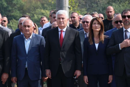 Čović o veličanju Mladića: Majke i žene najveća su žrtva svakog rata, a zakon je jasan