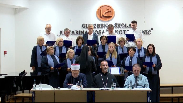 Izvođenjem duhovne muzike obilježeno deset godina rada Odbora za međureligijsku saradnju u Žepču Izvođenjem duhovne muzike obilježeno deset godina rada Odbora za međureligijsku saradnju u Žepču