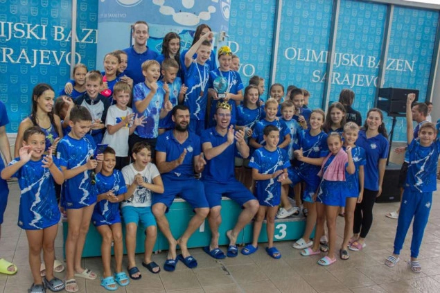 Flipper najbolji na plivačkom Šarks kupu Flipper najbolji na plivačkom Šarks kupu