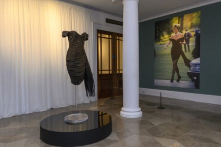 Historijska haljina osvete princeze Diane izložena je u aukcijskoj kući Sothebys u Londonu