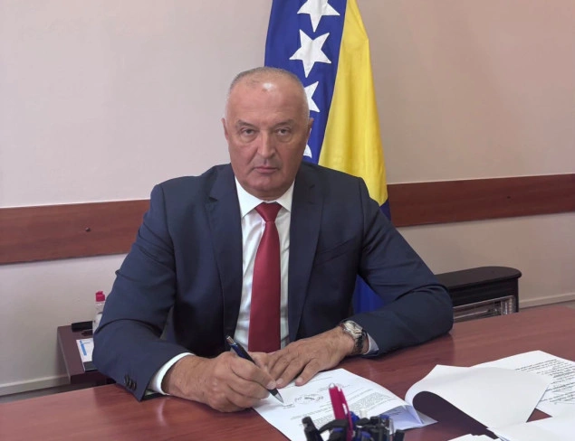 Dvojica pripadnika Oružanih snaga BiH dobili otkaz zbog veličanja Ratka Mladića Dvojica pripadnika Oružanih snaga BiH dobili otkaz zbog veličanja Ratka Mladića