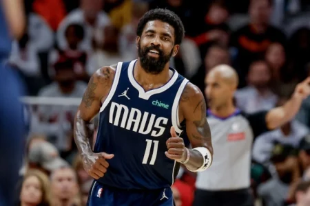 NBA zvijezda Kyrie Irving nudi se da plati kaznu NFL igraču zbog poruke o Gazi