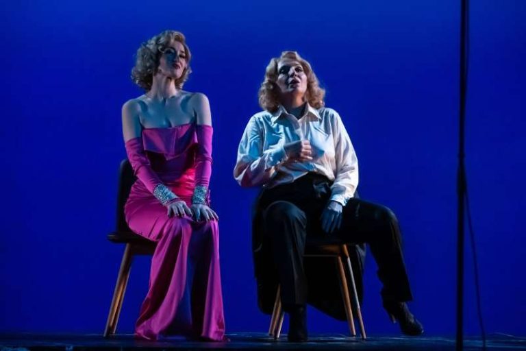 Mirjana Karanović u ulozi Marlene Dietrich 23. septembra na sceni Narodnog pozorišta Sarajevo Mirjana Karanović u ulozi Marlene Dietrich 23. septembra na sceni Narodnog pozorišta Sarajevo