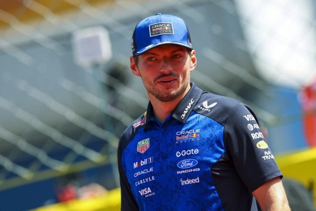 Verstappen za 35 minuta pretekao 100 vozača u revijalnoj carting trci na Silverstoneu Verstappen za 35 minuta pretekao 100 vozača u revijalnoj carting trci na Silverstoneu