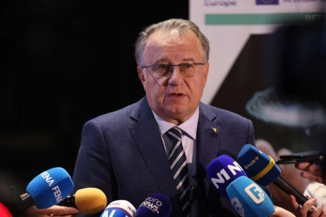 Nikšić: Stav kongresmena Keatinga je legitiman, ali mi sarađujemo sa zvaničnom vlašću SAD-a Nikšić: Stav kongresmena Keatinga je legitiman, ali mi sarađujemo sa zvaničnom vlašću SAD-a