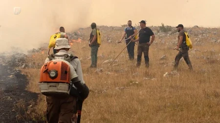Požar se širi na području Ljubuše, gusti dim stigao i do Dalmacije