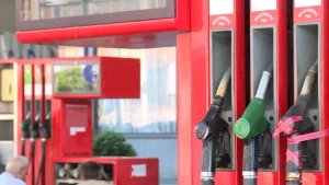Gorivo sve skuplje, rezerve gotovo ne postoje: Šta čeka građane?