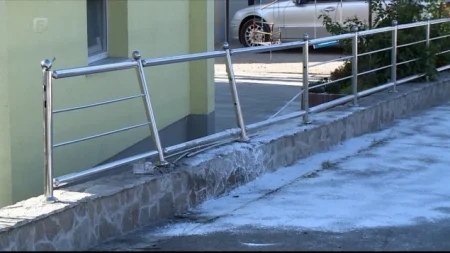 Djeca stradala u nesreći kod Cazina i dalje u teškom stanju, jedno je u komi Djeca stradala u nesreći kod Cazina i dalje u teškom stanju, jedno je u komi