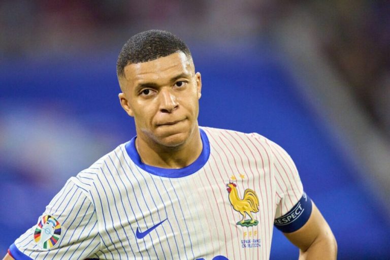 Francuska nogometna zvijezda Mbappé zadaje još jedan udarac Nikeu Francuska nogometna zvijezda Mbappé zadaje još jedan udarac Nikeu