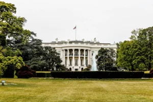 Trumpova administracija smanjila ili zamrznula 177 milijardi dolara federalnih grantova