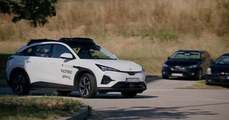 Robotaksi Verne u Zagrebu vozi i bez sigurnosnog operatera, prvi u Europi Robotaksi Verne u Zagrebu vozi i bez sigurnosnog operatera, prvi u Europi