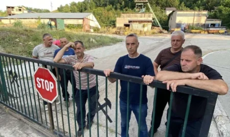 Zenički rudari i dalje u štrajku glađu, treću noć prenoćili u Domu rudara Zenički rudari i dalje u štrajku glađu, treću noć prenoćili u Domu rudara