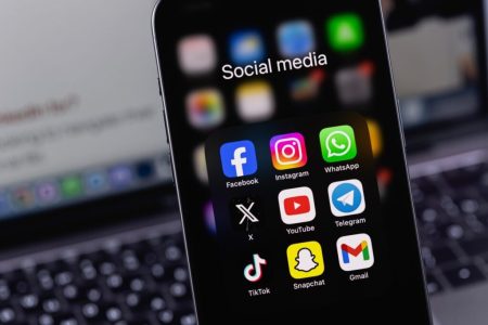 Kineski tehnološki divovi kreću u napad na Apple: Preklopni iPhone stiže na tržište