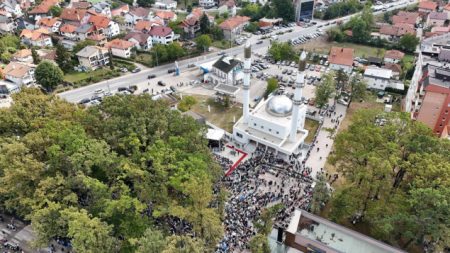Hiljade ljudi na otvorenju Čaršijske džamije u Srebreniku