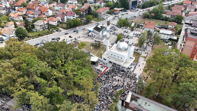 Hiljade ljudi na otvorenju Čaršijske džamije u Srebreniku Hiljade ljudi na otvorenju Čaršijske džamije u Srebreniku