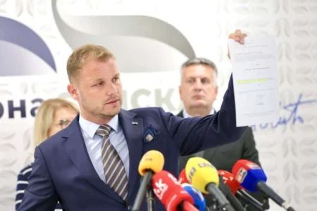 Stanivuković kažnjen sa 16.500 KM, SNSD sa 5.500 KM: Istovremeno odbijen prigovor zbog 31 milion KM za penzionere