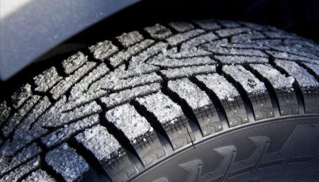 Brčko: Od 1. novembra obavezna zimska oprema za sva motorna vozila u BiH Brčko: Od 1. novembra obavezna zimska oprema za sva motorna vozila u BiH